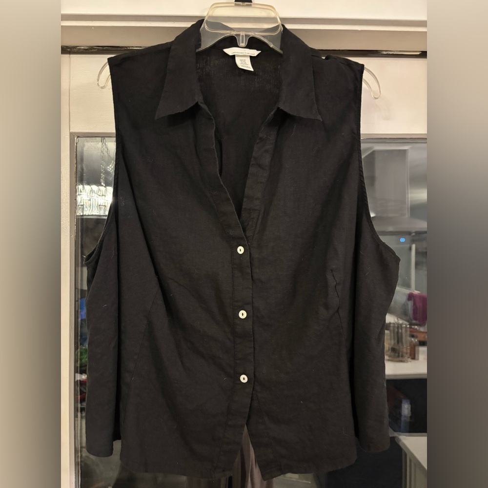 H&M‎ Black Sleeveless Button-Down Shirt